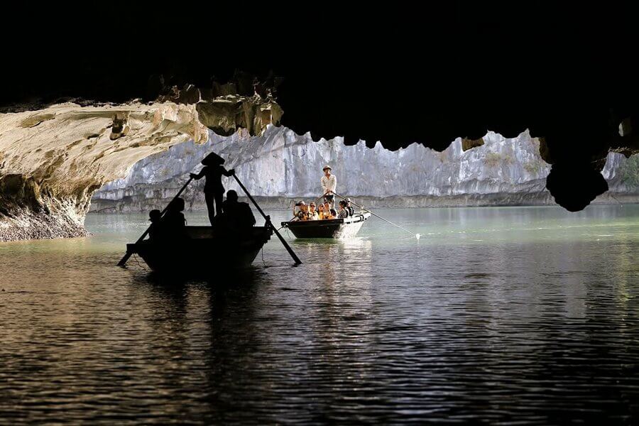 Visting Bright cave on Bamboo boat 